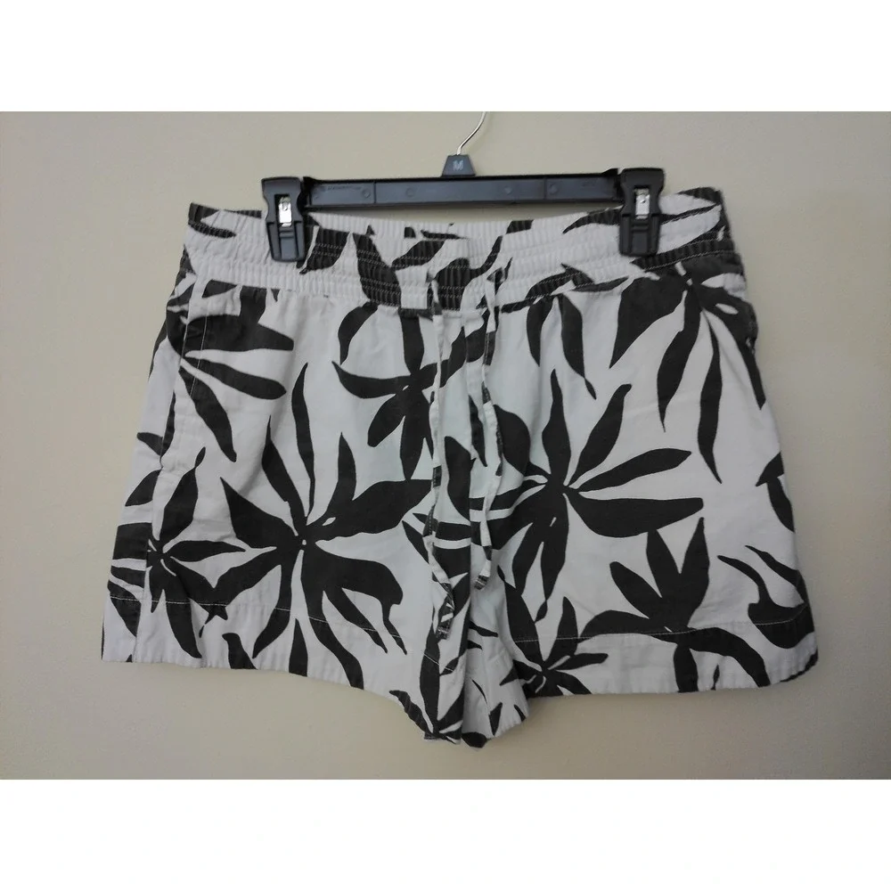 Free Assembly Shorts Womens White Black Size L Large Floral Print Pull On